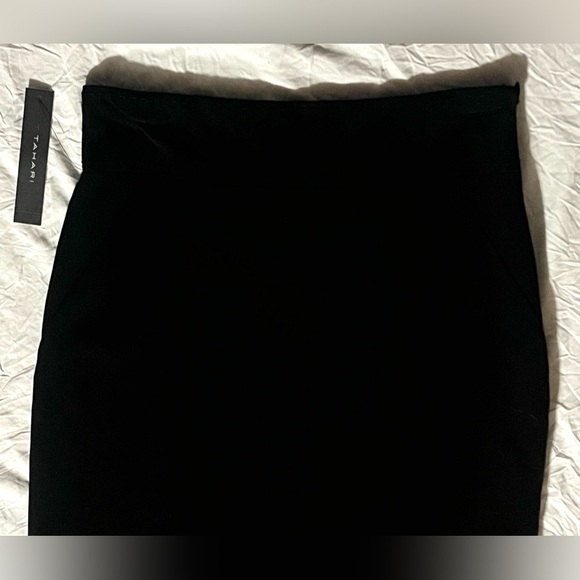 Tahari Elegant Bellona Black Side Zipper Skirt Womens Size 4 NWT - Picture 2 of 16